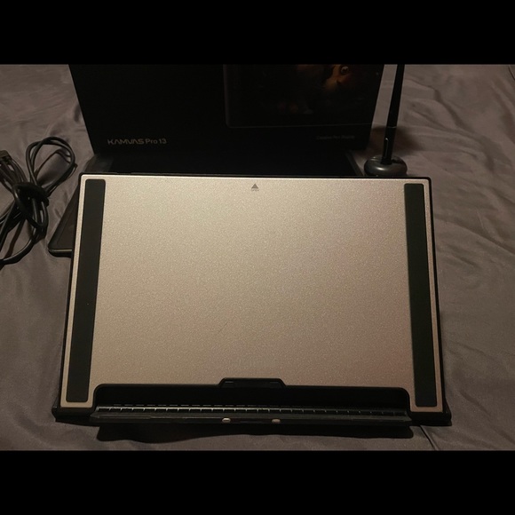 Huion Kamvas Pro 13 GT-133 Creative Pen Display & Accessories - Picture 8 of 12